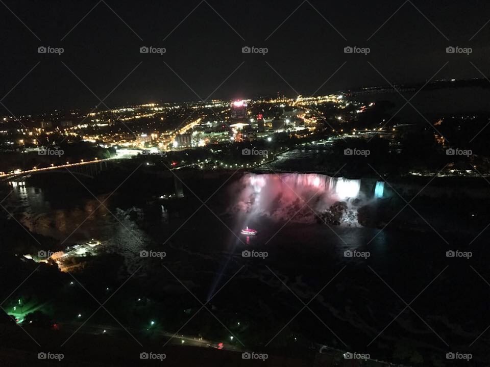 American falls , night view from the skyline tower