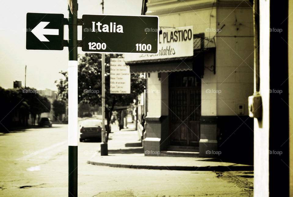street sign italia old by feerglas