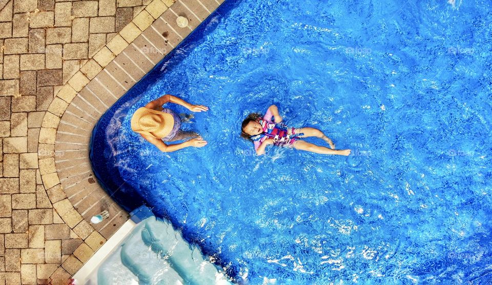 Summer swimming lessons 