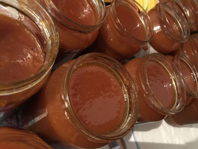Marmalade made from apricots. 