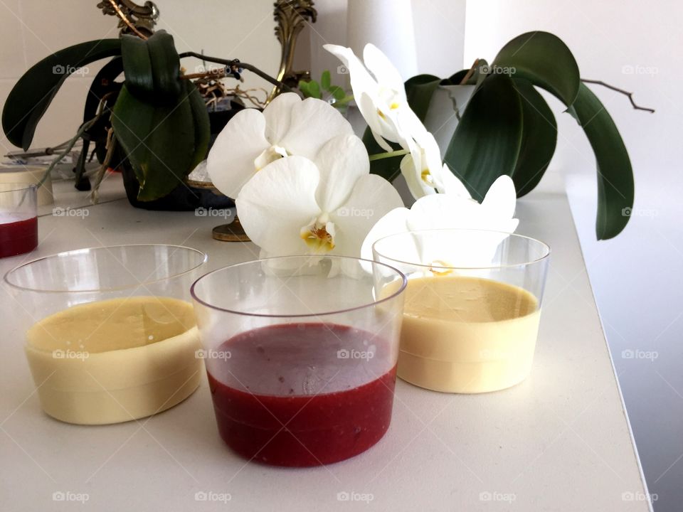 Panacotta and flowers