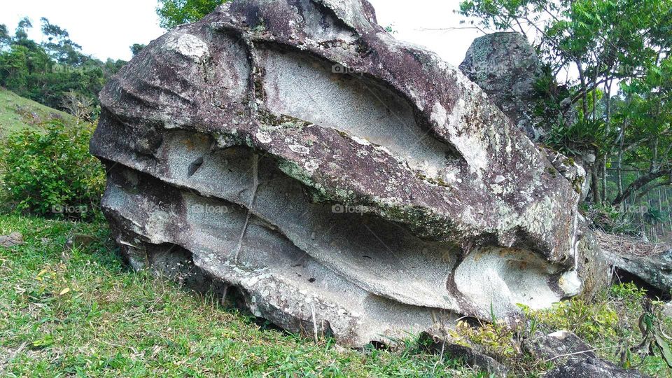 pedra estranha