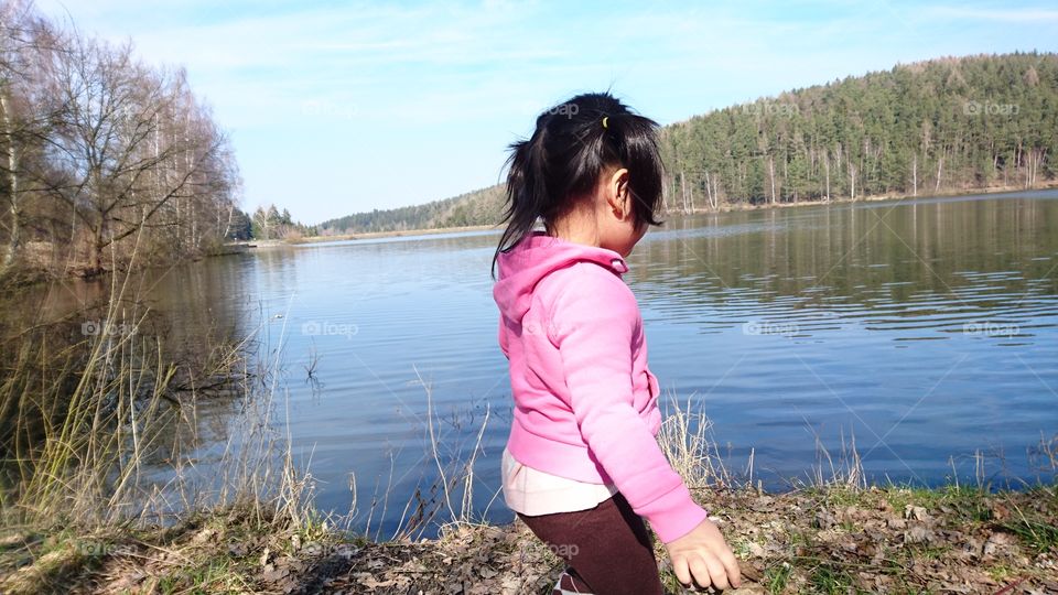 little girl on the lake