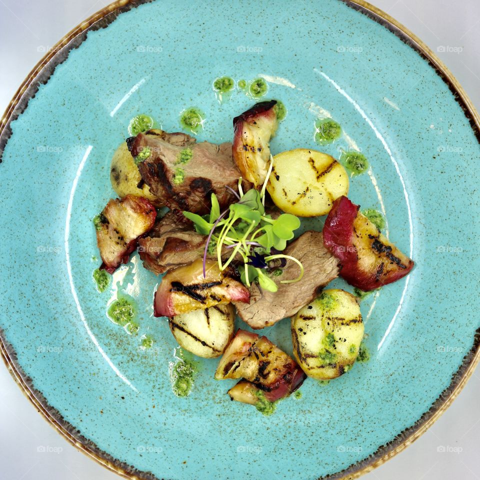 Lamb fillet, charred potato, grilled peach 🍑