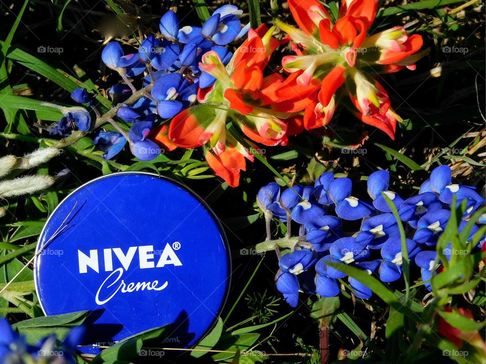 Nivea hand cream leaves your hands ready to work immediately after application. It protects and restores your skin. It quickly absorbs into the skin to restore lost moisture