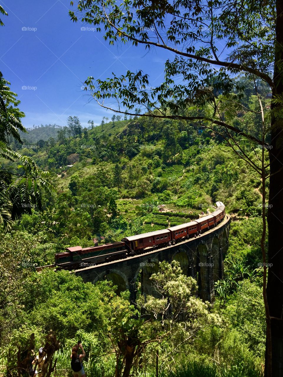 Prior to Sri Lanka’s renowned Ella to Kandy Line comes the magnificent 9 arch bridge