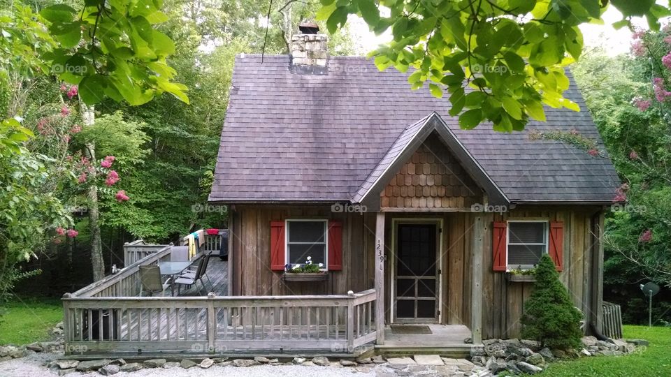 Cottage near Cumberland Lake, Kentucky.