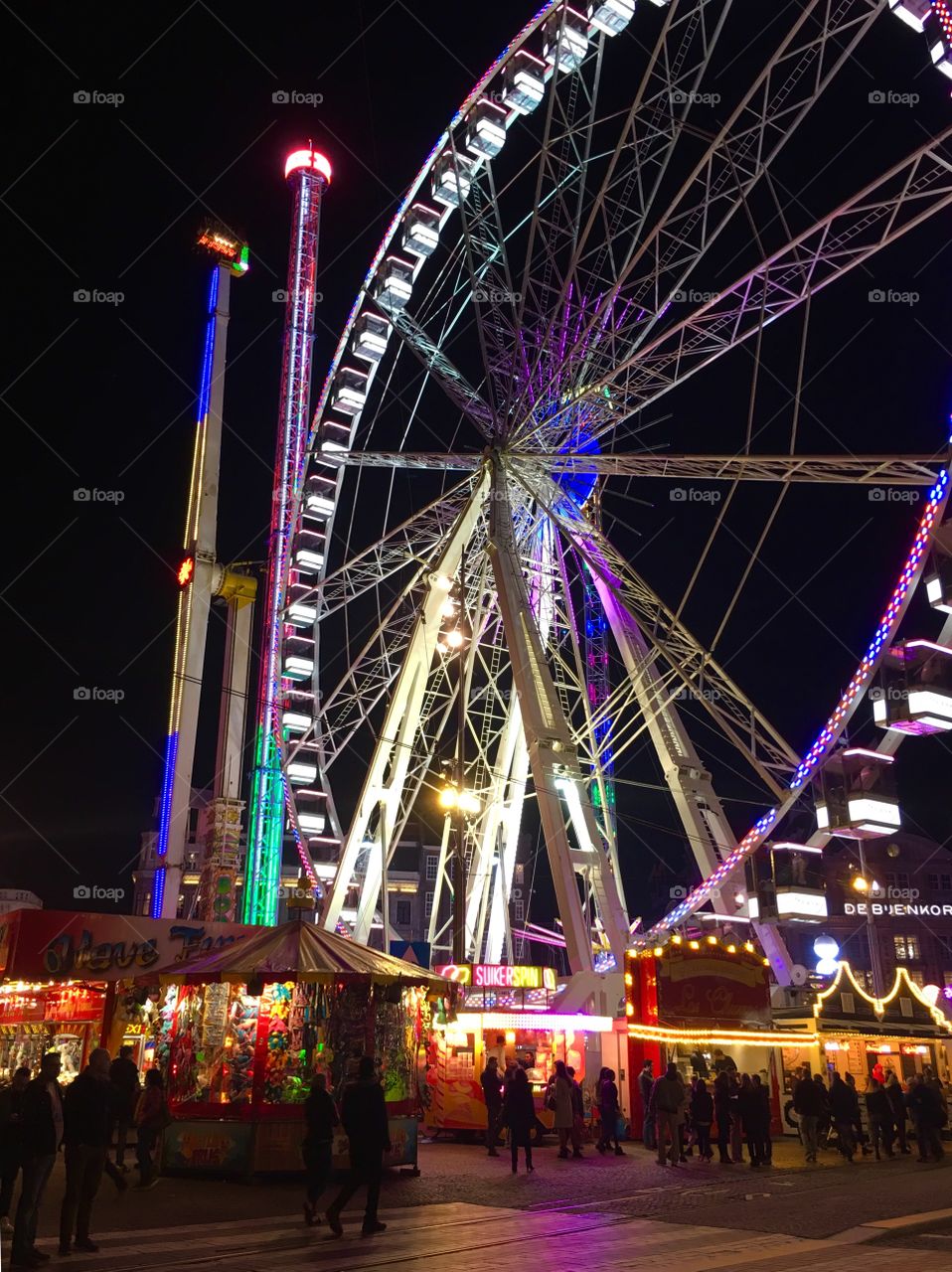 Ferris wheel in the night 