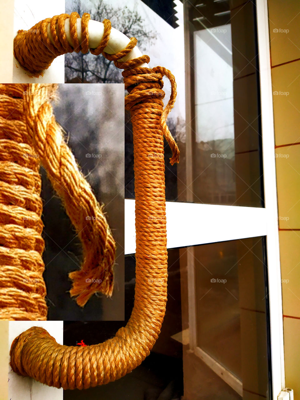 The rope that is wound around the door handle.  Rope fiber structure