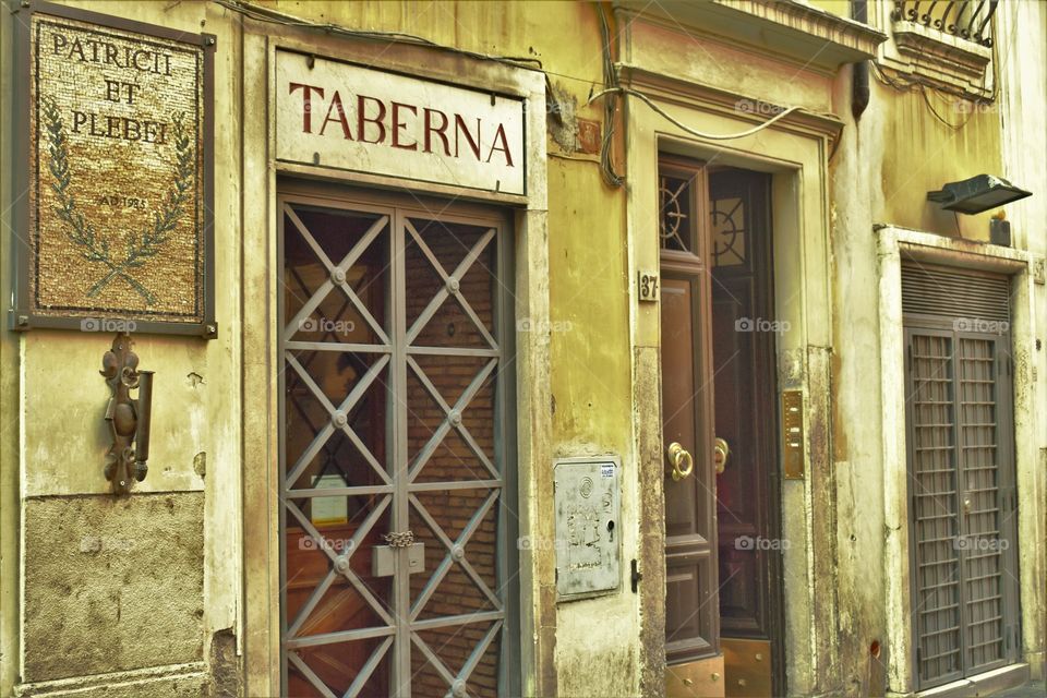 Three doors in Rome / Três portas em Roma