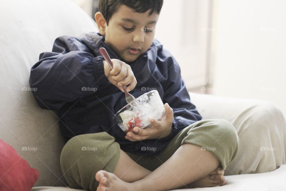 Kid eating at home 