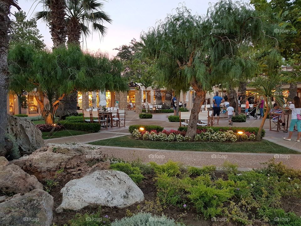 park with restaurants near beach