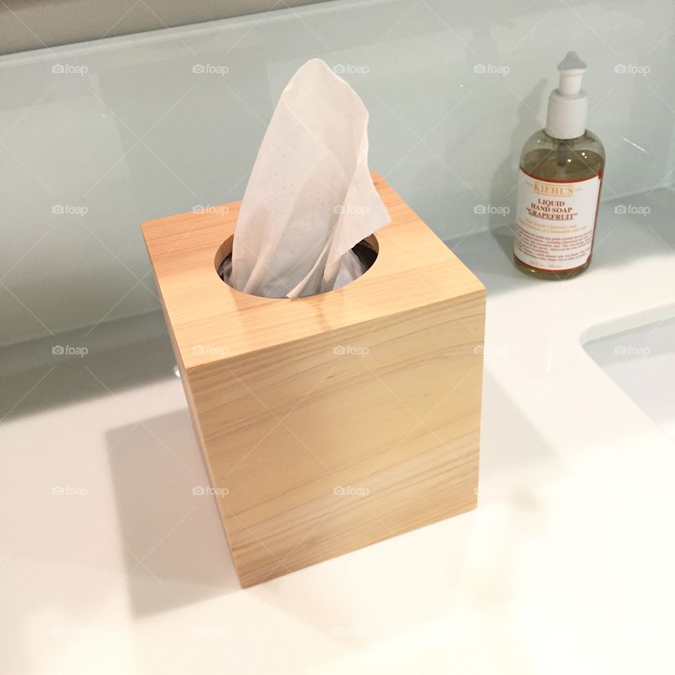 Bamboo tissue box holder