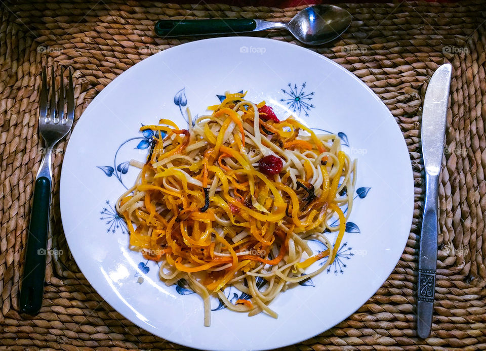 Wholewheat pasta with squash spaghetti
