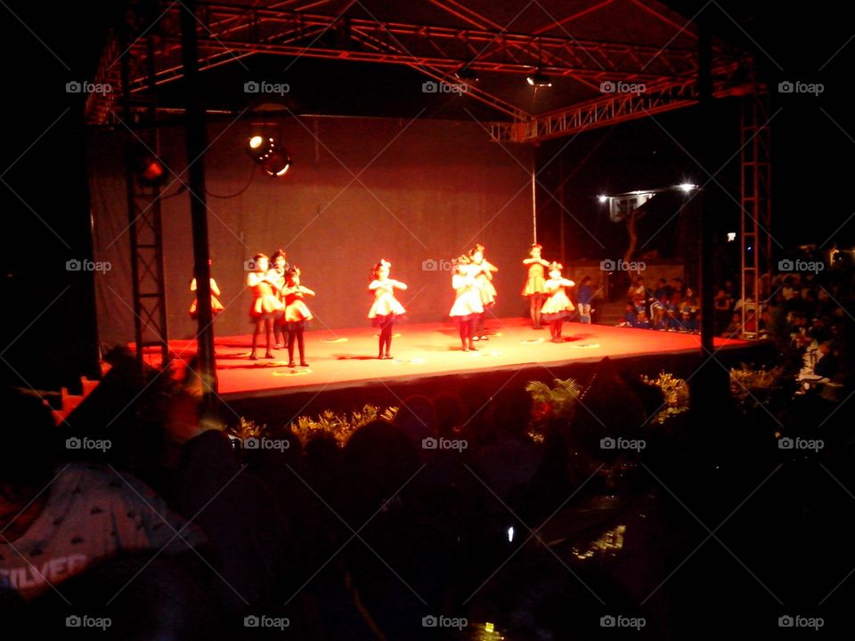 night dance show