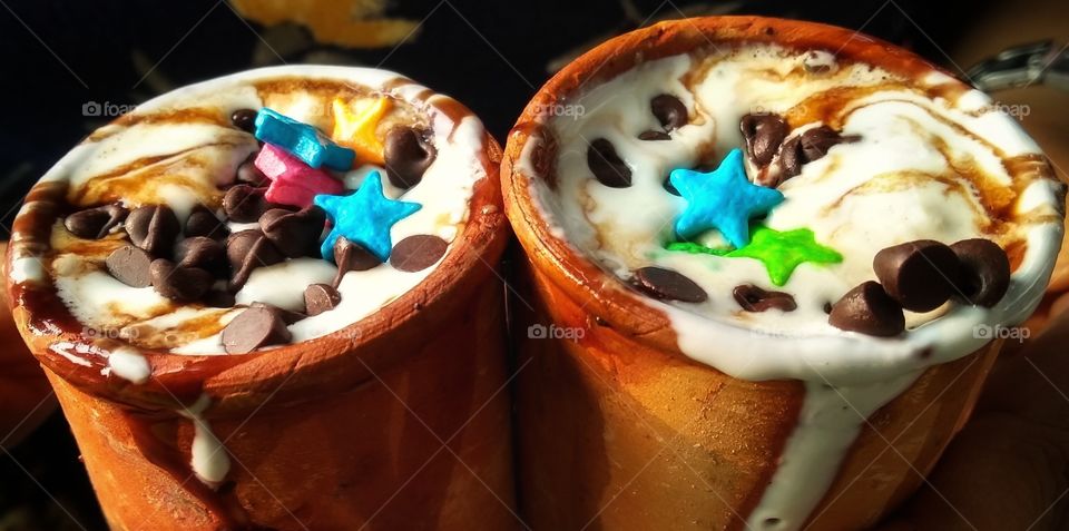 One of the finest hot caramel , topped with chocolates , chocochips and white cream. Served in an exotic way. Its tastes awesome.