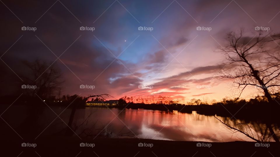 Gorgeous Sunset To Twilight. Enormous Clarity of Sunset Features, Colors, shadows, Reflections from a Sky to Lake Waters. Clarity of Landscape 