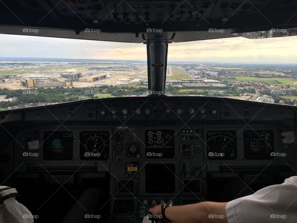 Landing on Heathrow’s favours runway 27R, BA hangars visible to the left 