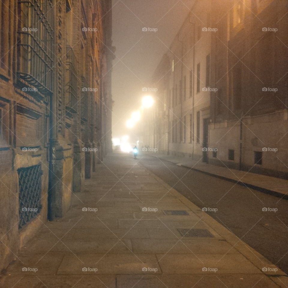 Foggy night in Turin-notte nebbiosa a Torino