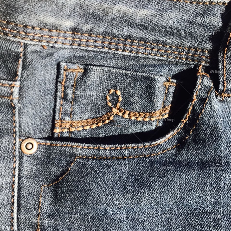 Pockets-jeans-stitched 