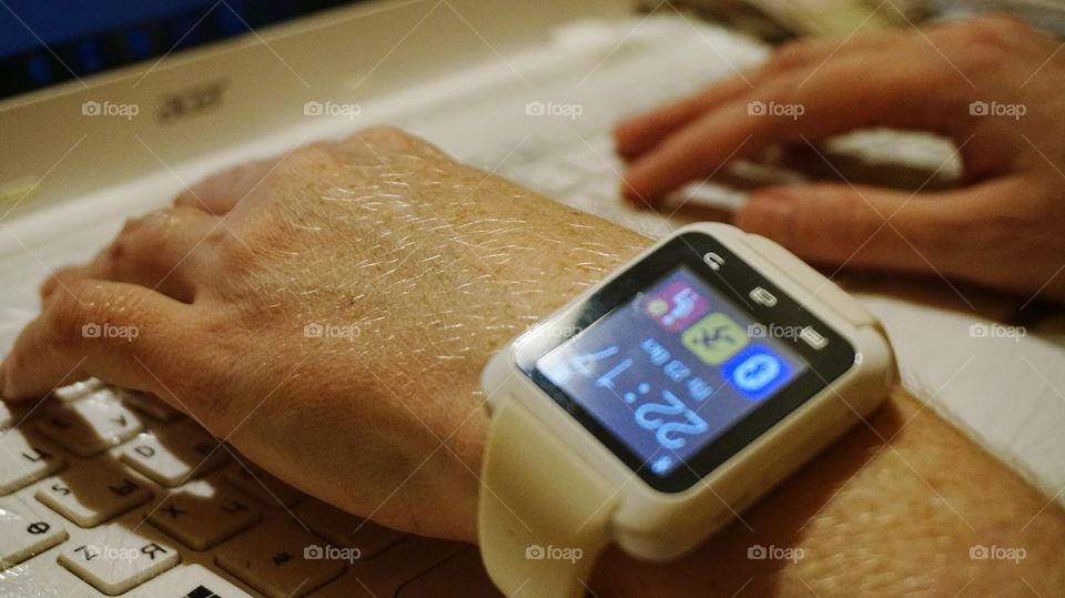 white clock. computer