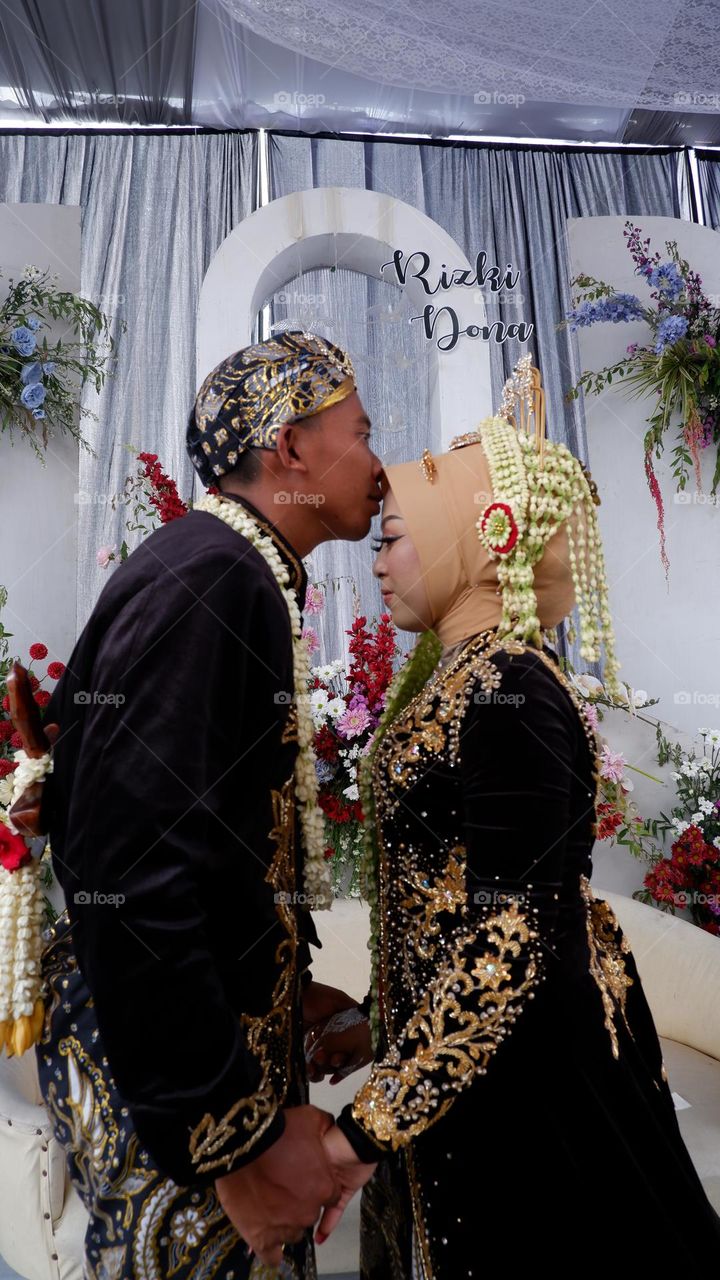 one of the traditional Javanese wedding dresses