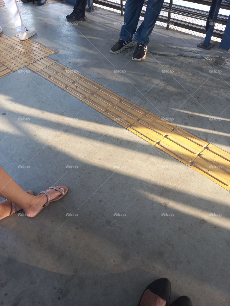 Saber esperar  é  ter paciência. A paciência é,  mais do que a espera, é uma expectativa  calma, uma espécie de  pausa no nossos anseios