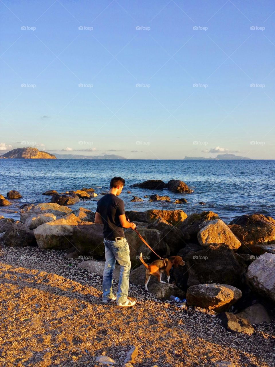 Passeggiata sugli scogli di Pozzuoli. Lungomare di Pozzuoli (Napoli)