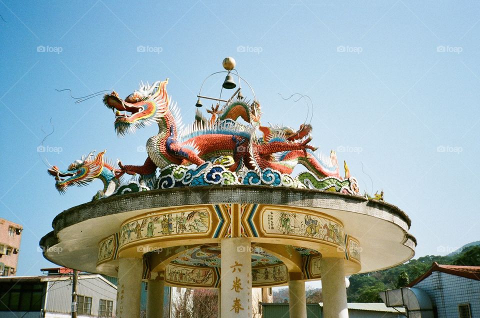 #龍 也曬傷的日子。#フィルム #Hot day that #Dragons got #sunburned #filmphotography #Taiwan #Travel #Temple  #KodakUltramax400 #Konica現場監督35WB #traveltheworld