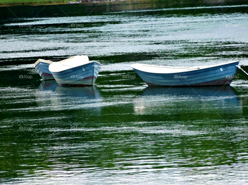 3 boats on a lake