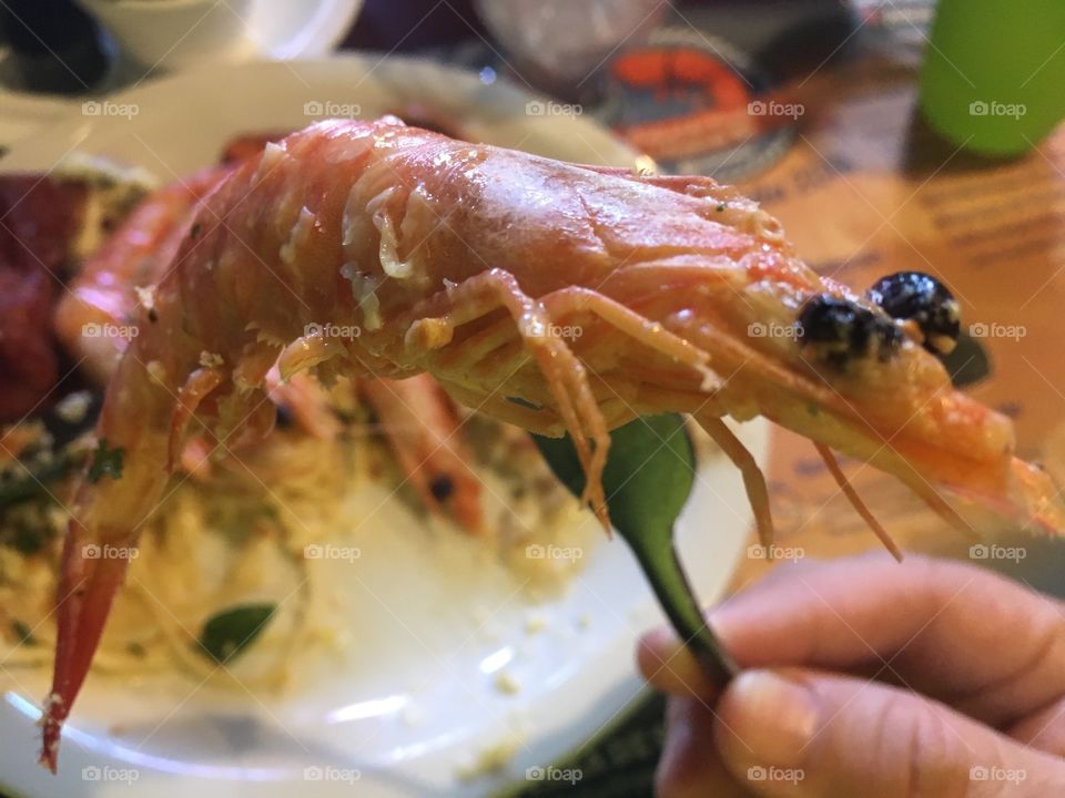 Shrimp! What a delight this seafood is.  Plus, it's nutritious. / Camarão! Que delícia esse fruto-do-mar. Além disso, é nutritivo.