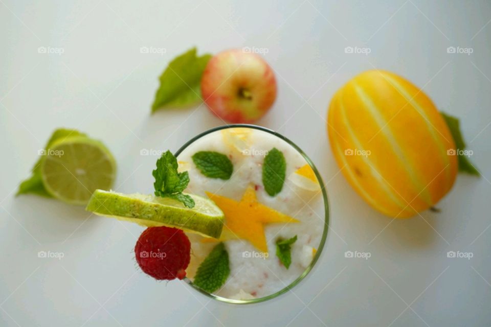 Fresh Fruit smoothie  -Oriental Melon smoothie with apple and lime