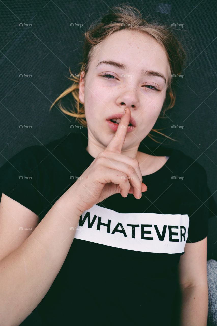 Husch keep quiet, girl wearing a top with the text ”whatever”