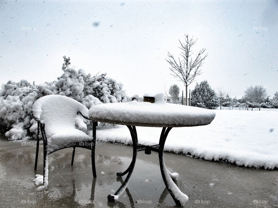 snow garden table chair by urbanart