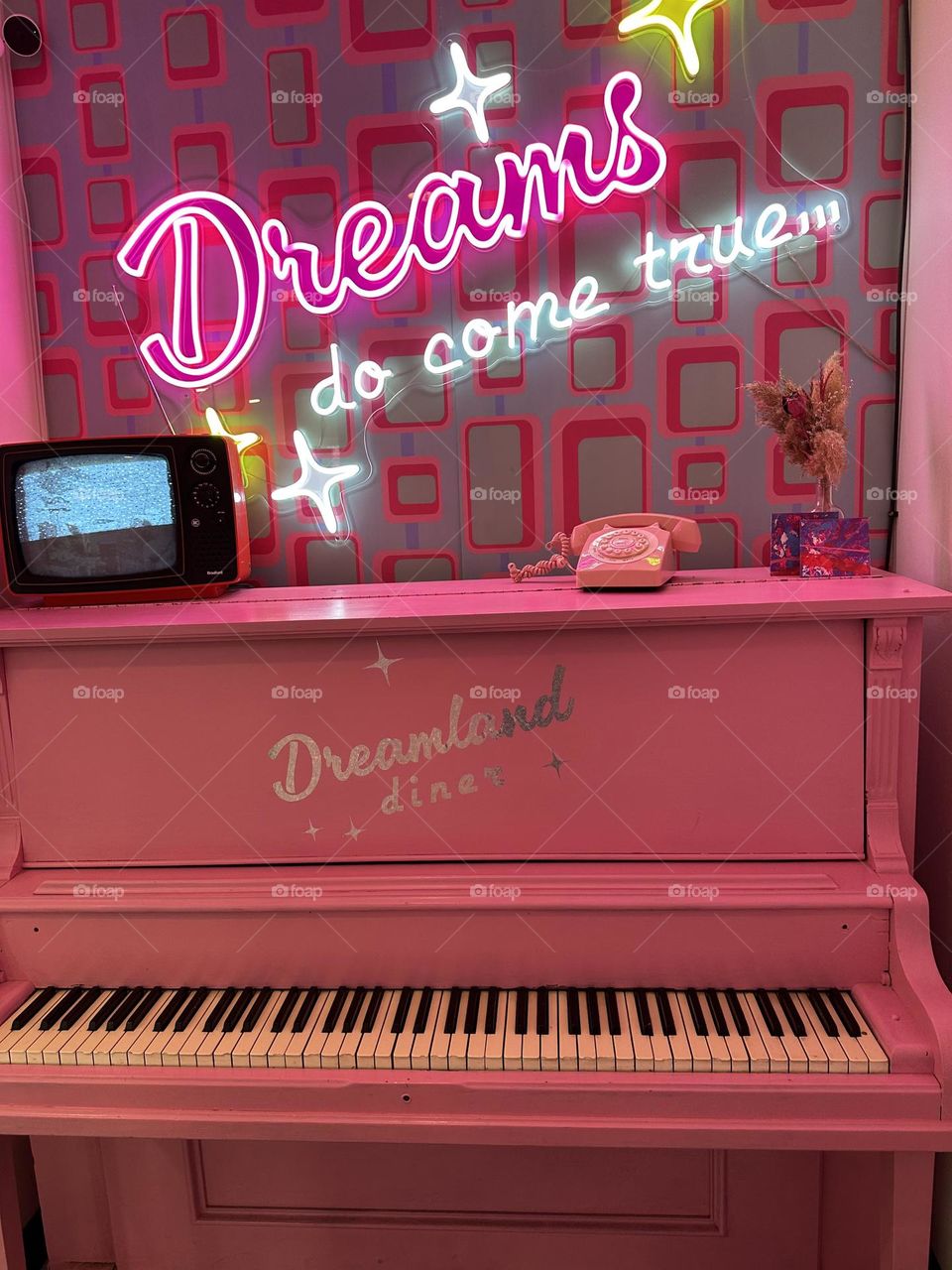 vintage diner piano