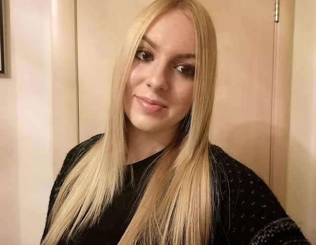 👱🏼‍♀️