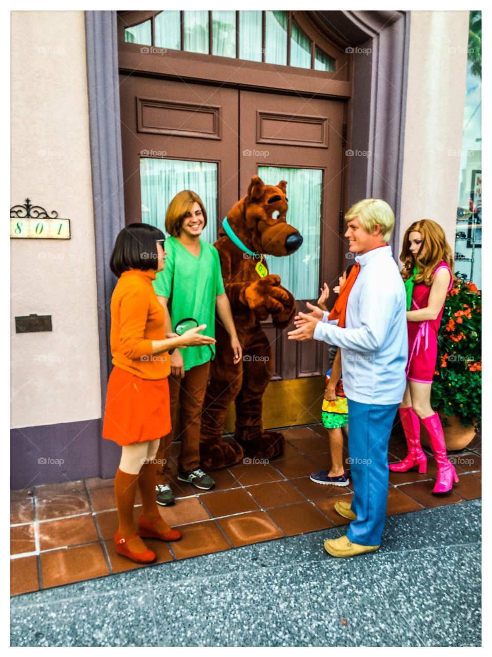 A turma do Scooby-Doo no Universal Park Orlando. Veja a turminha se engajando para tirar uma foto com um fã🤗