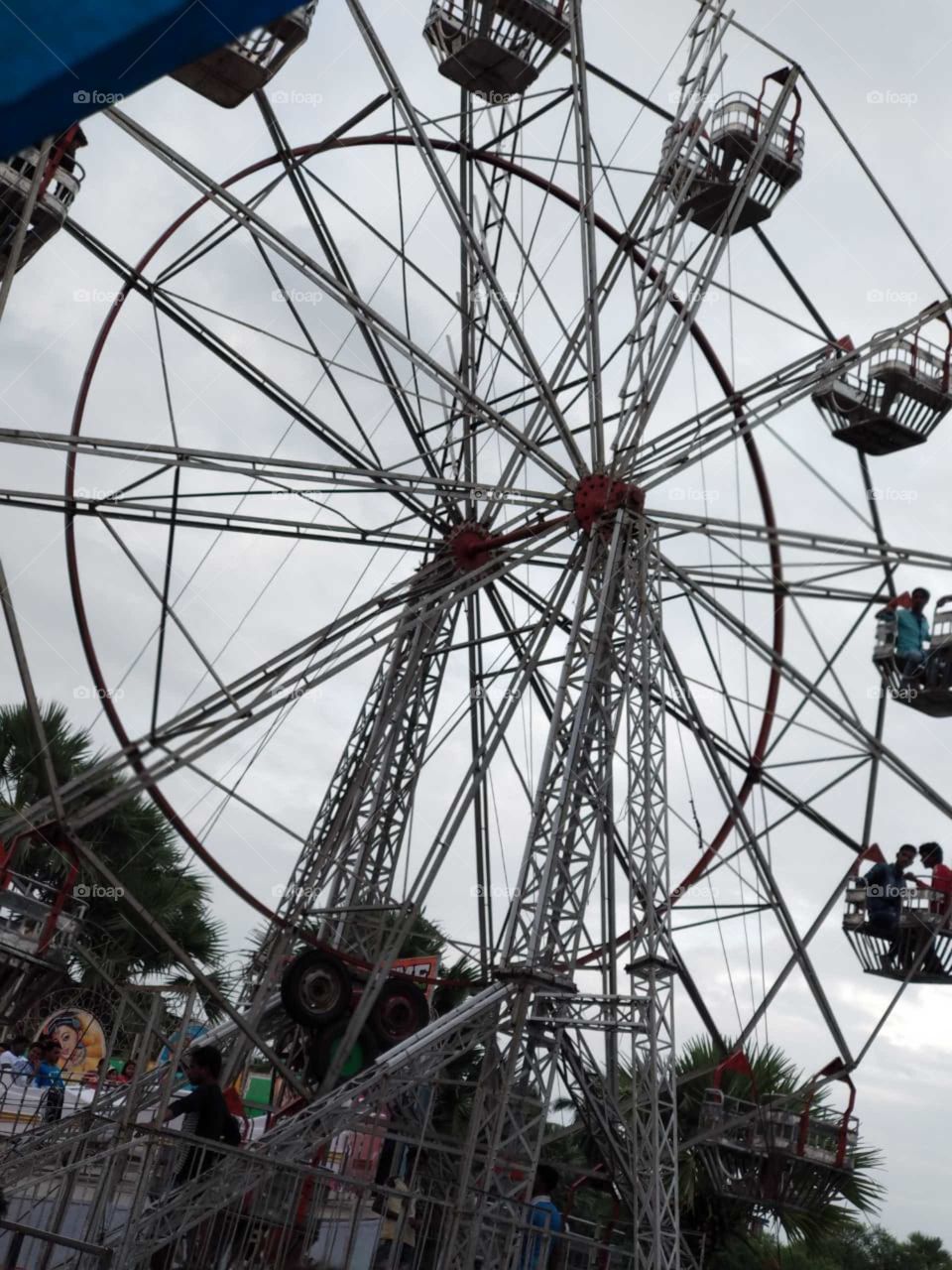 Our friendship is like a Ferris wheel it keeps on going no matter what ever happiness in life. Yes we have our ups and downs but we always come to through for each other at the end.😢😢😢
I'm just one feel this sad moment....