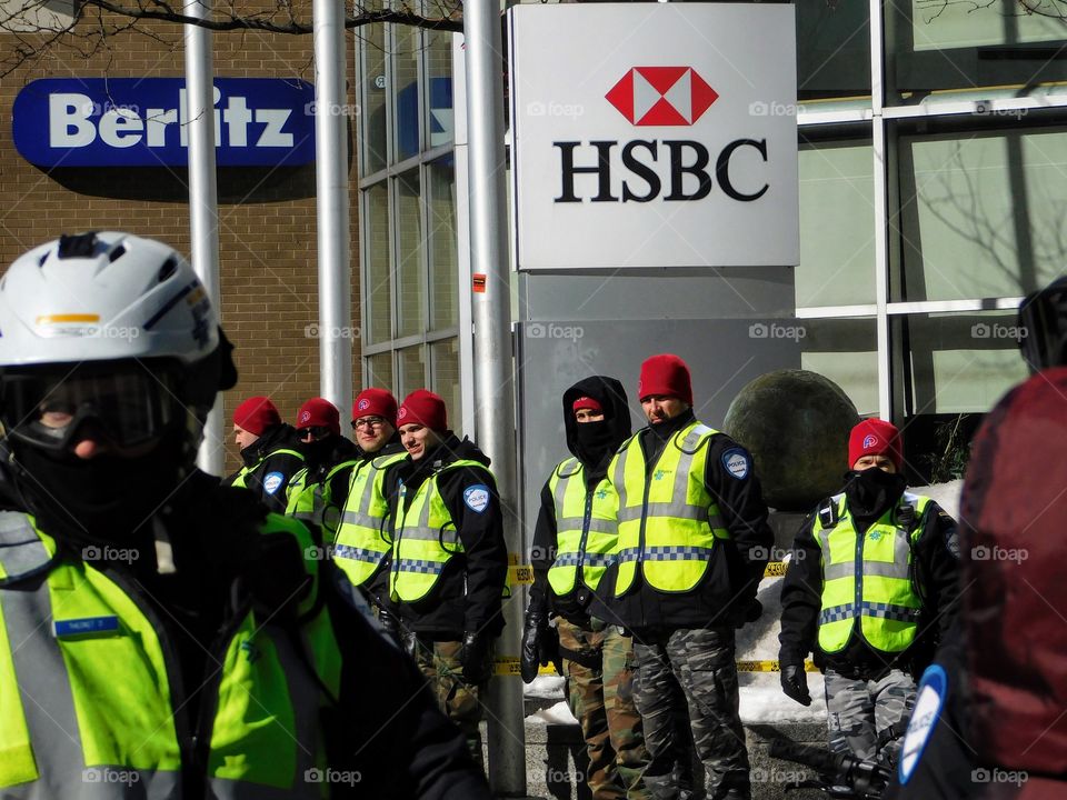 Cops protecting bankers