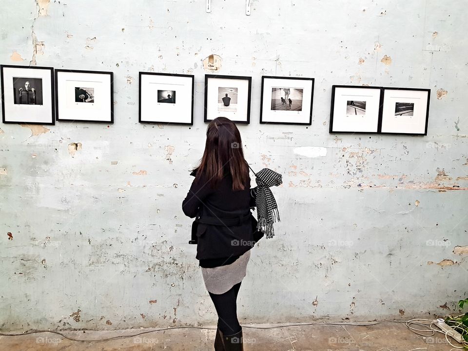 girl looking at photography exhibition