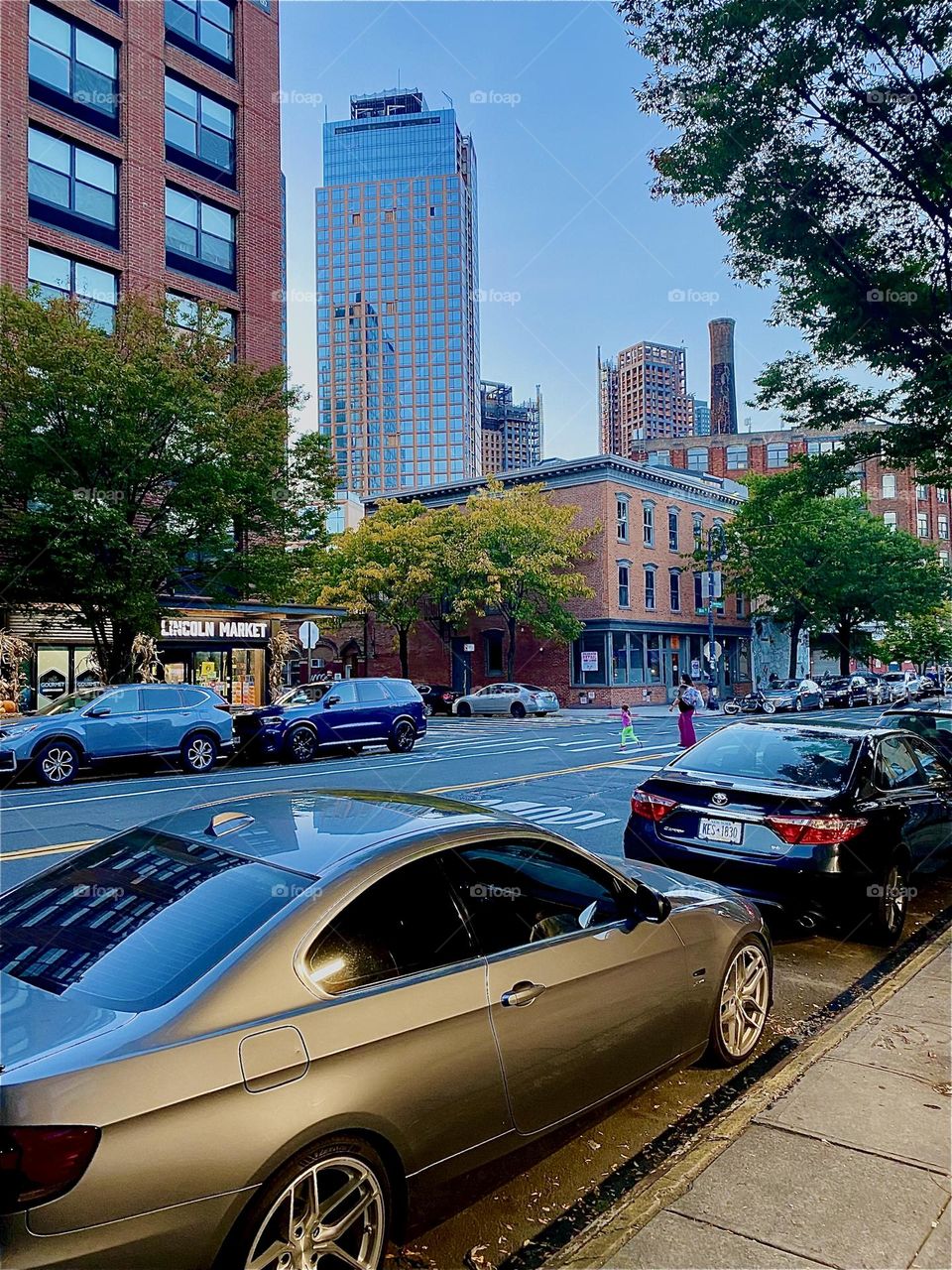This is „Manhattan Ave” and “Box St”, the last stop of the B43 bus from “Bushwick” to “Greenpoint”, Bklyn. From here I cross over the “Pulaski Bridge” to “Newtown Creek” and LIC, Queens where our boat is tied to the shore. 2023. Hypnotic Productions