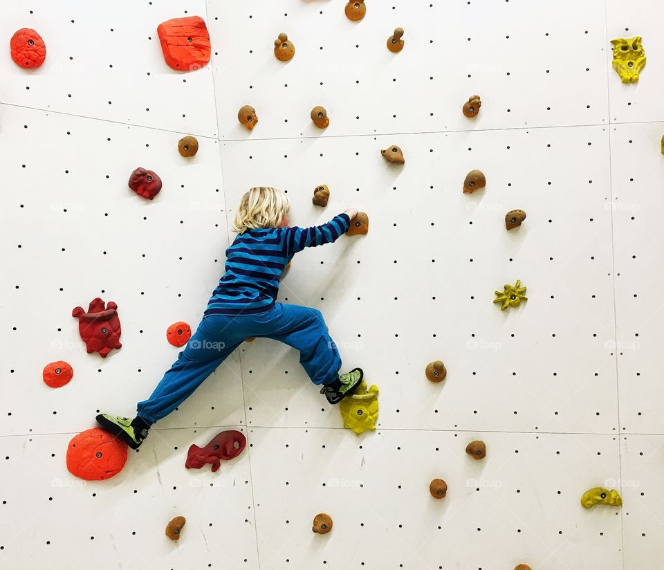 Child on a boulder wall 
