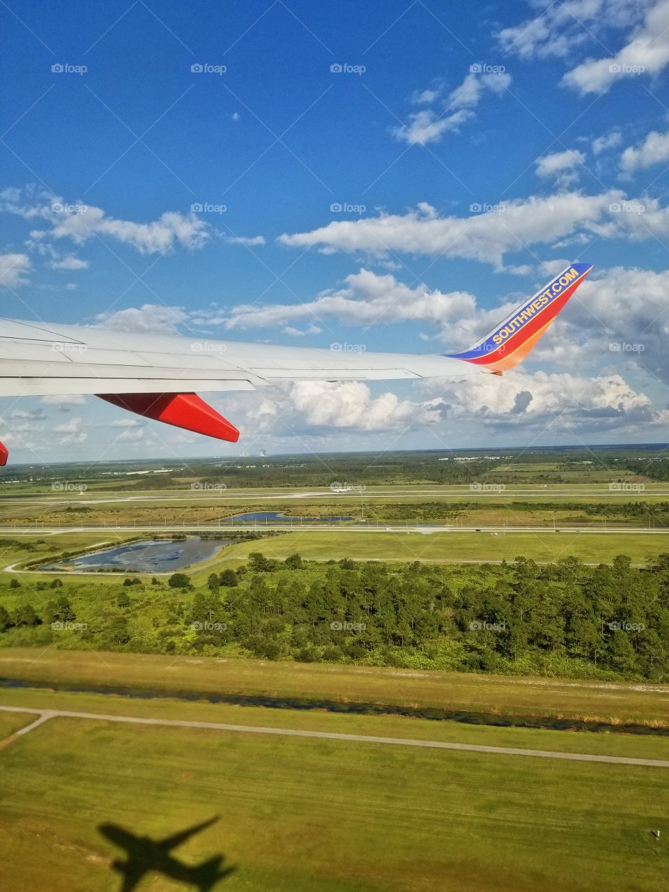 Looking down and capturing for the first time the planes shadow✈🤗