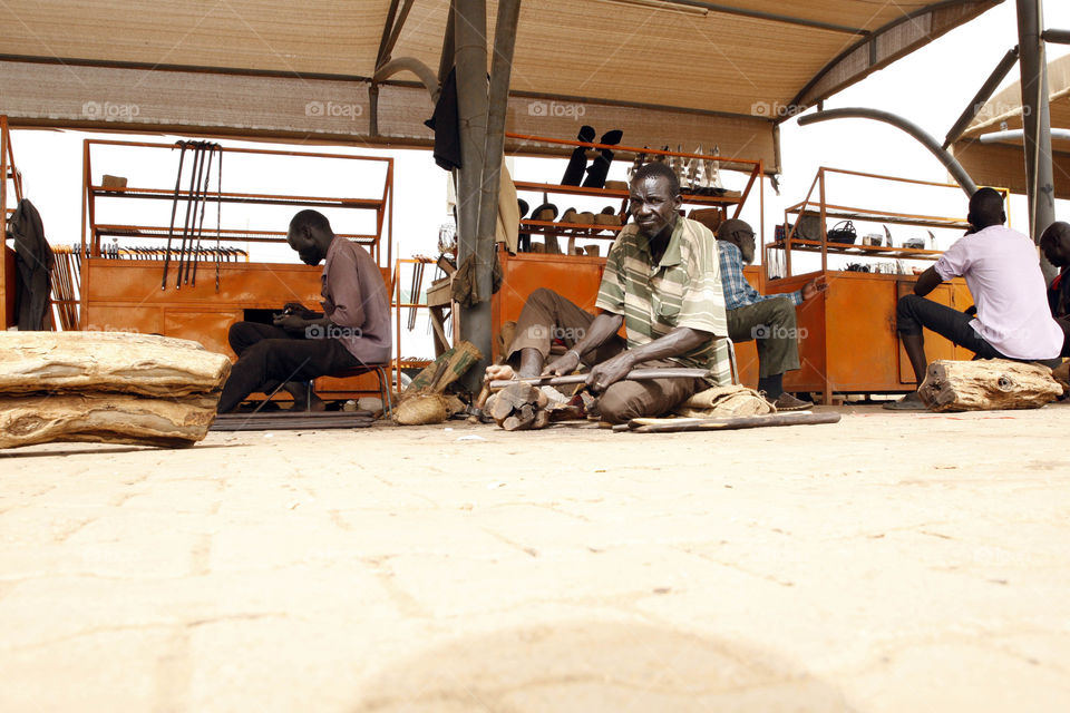 The ebony wood, which is imported from southern Sudan, is considered to be the best wood in the ceramics industry, which has benefited the people of South Sudan and the market of ceramics and handicrafts from the popular markets of tourists in Sudan