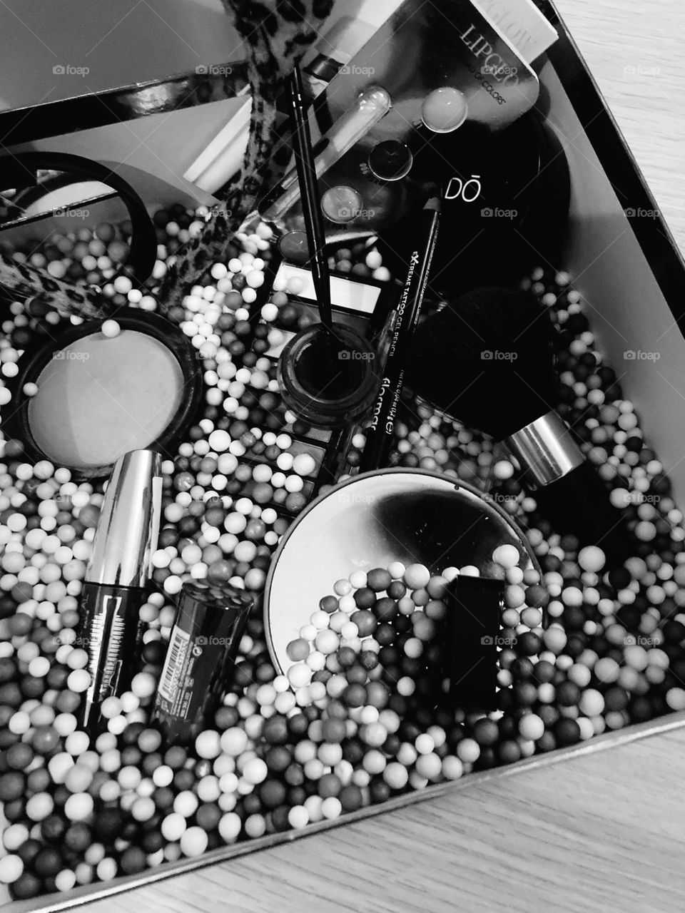 maquillaje en blanco y negro