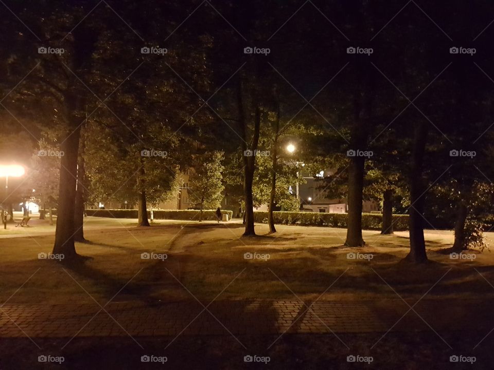 noc na skwerku