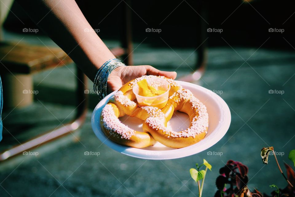 delicious pretzel and cheese 