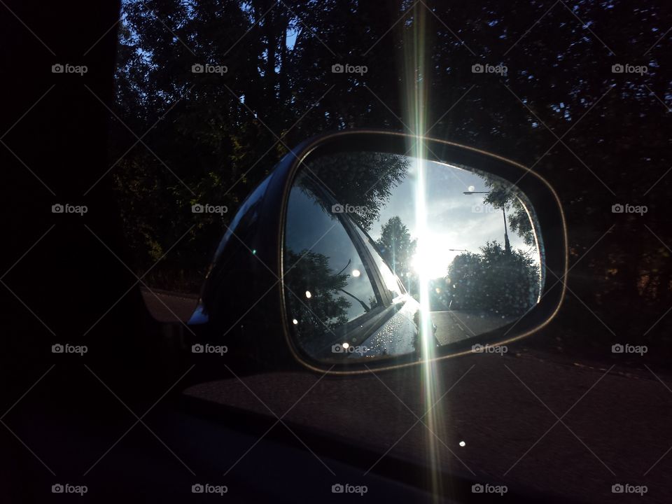 Illuminating the reflective sunlight in a car mirror