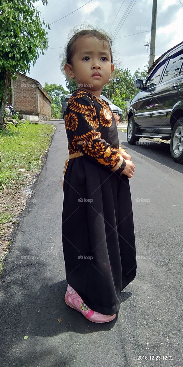 Hana's stylish with her Solo Batik
