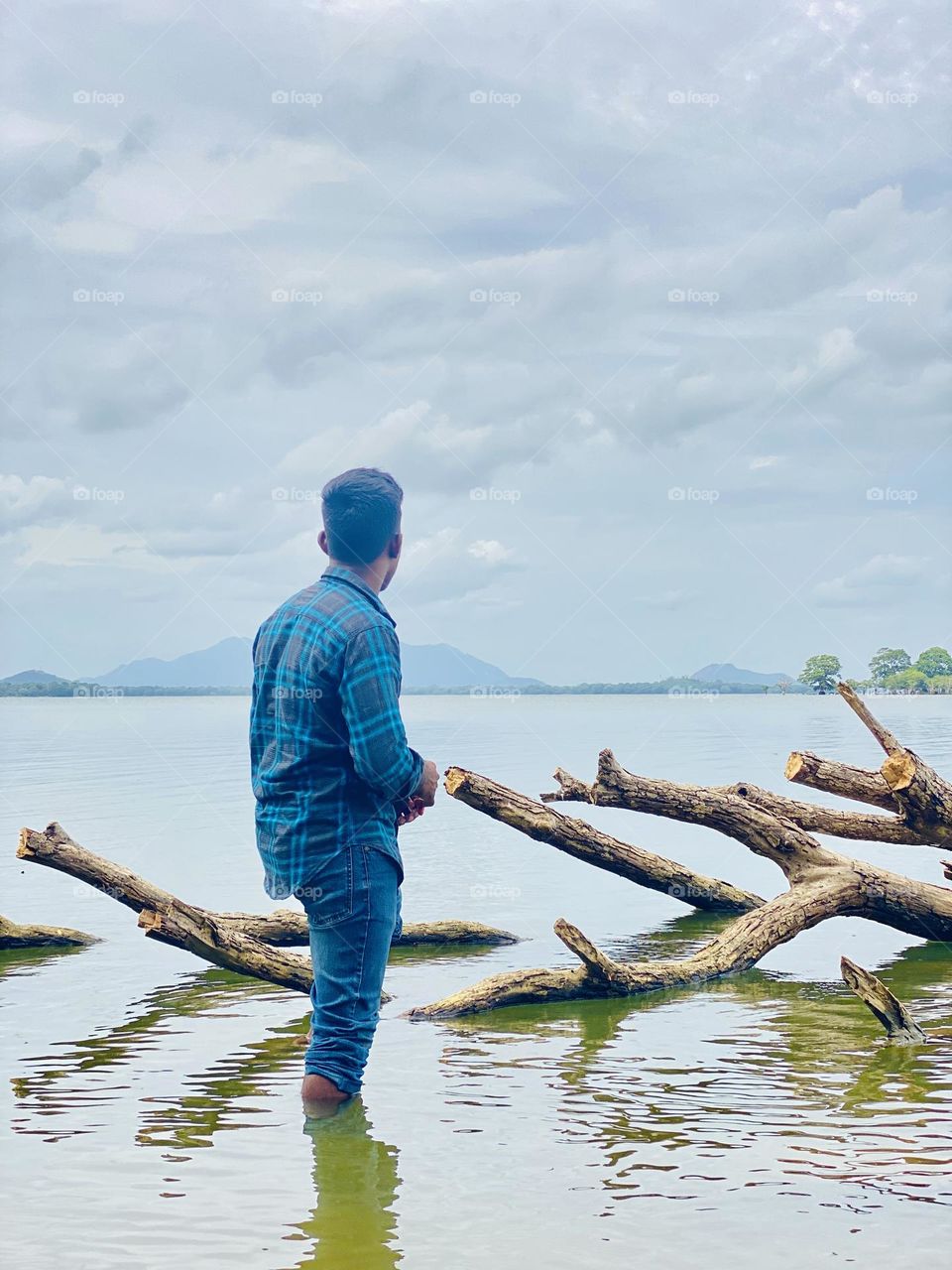 Kala Wewa, built by the King Datusena in 307 B.C, is a twin reservoir complex (Kala Wewa & Balalu Wewa) which has a capacity of 123 million cubic meters. This reservoir complex has facilitated with a stone made spillway and three main sluices.